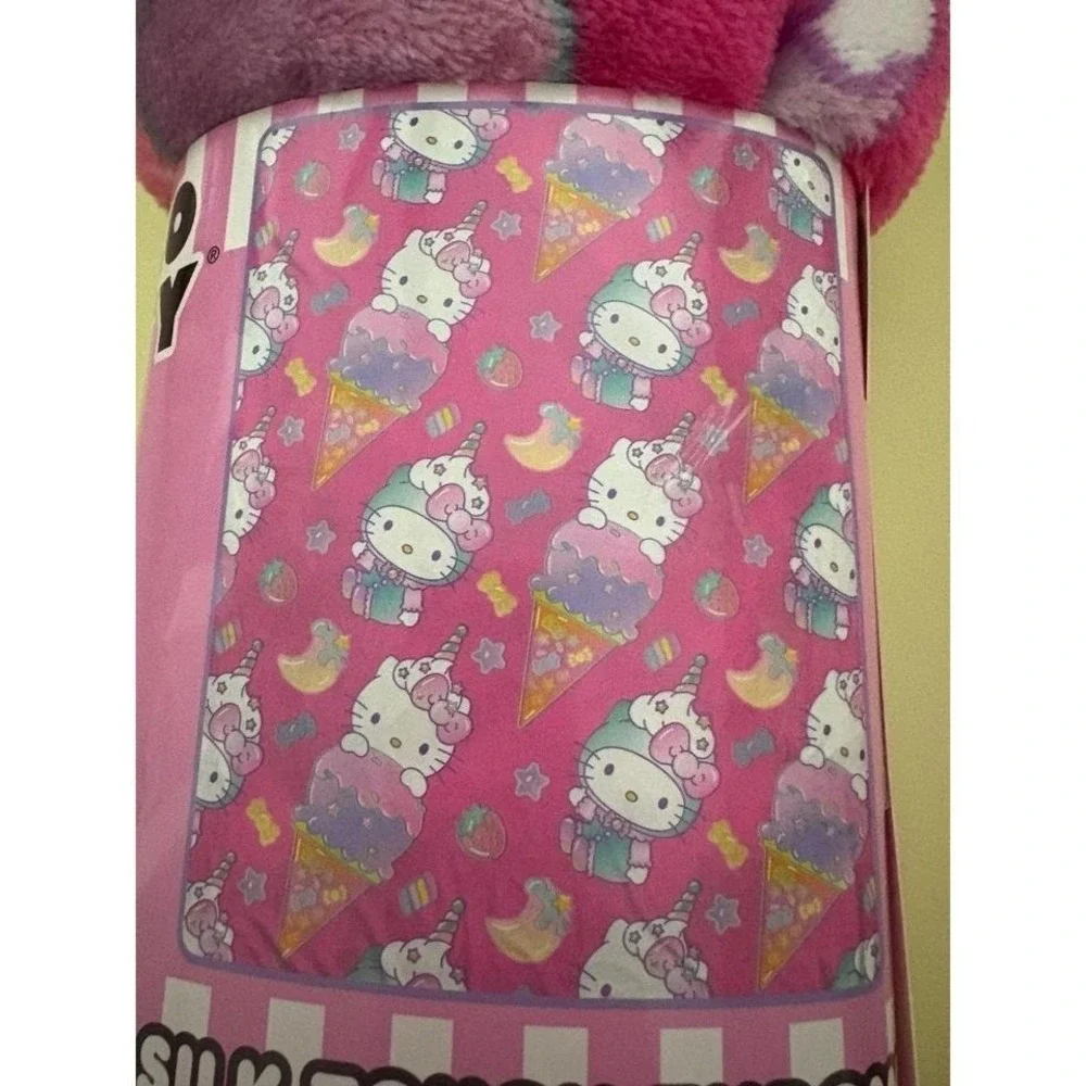 Hello Kitty silk touch throw‎